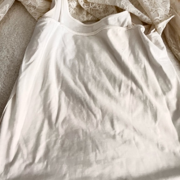 🤑Buy 3 for $15 🎈White House black market Sz M Lace  cream dressy top blouse - Picture 3 of 16